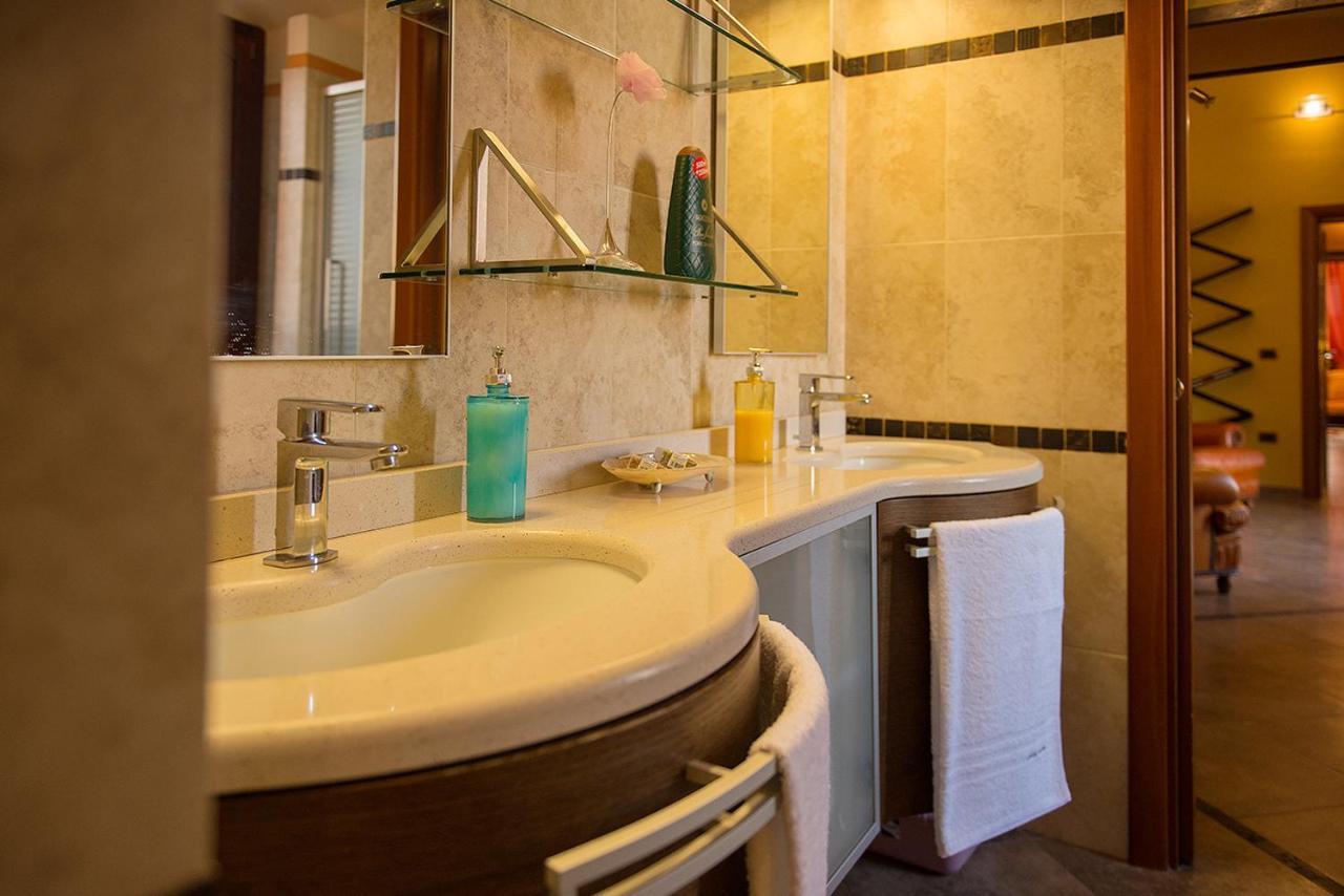 Luxury Home Bosa Apartment エクステリア 写真