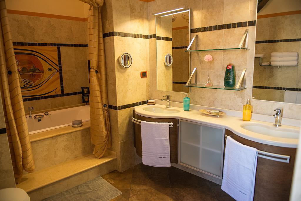 Luxury Home Bosa Apartment エクステリア 写真